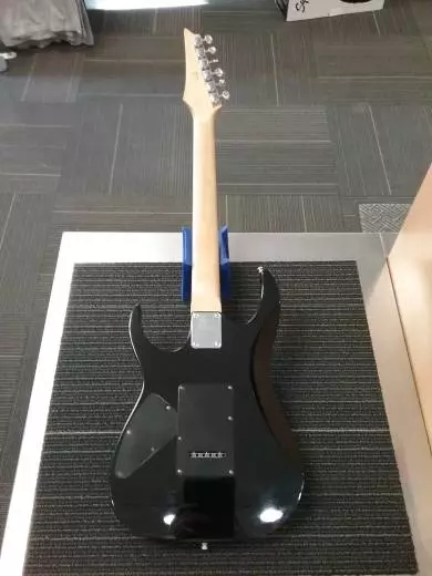 IBANEZ PLYWOOD BODY MAPLE NECK BLACK 2