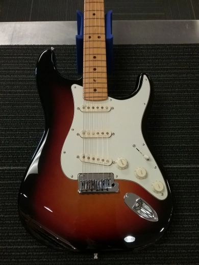 FENDER ULTRA STRAT ULTRABURST MN