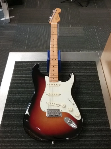 FENDER ULTRA STRAT ULTRABURST MN 2