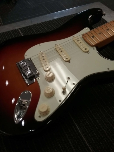 FENDER ULTRA STRAT ULTRABURST MN 4