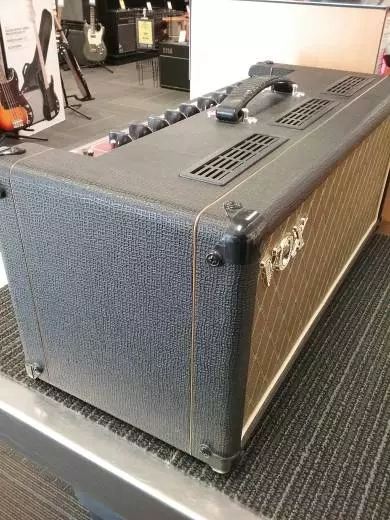 VOX TWIN CHANNEL 30W HEAD 2
