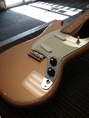 FENDER MUSTANG FMG 4