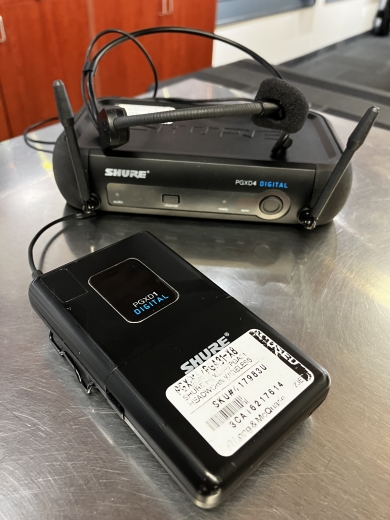 Shure PGXD14/PGA31 Digital Wireless Headset Microphone System