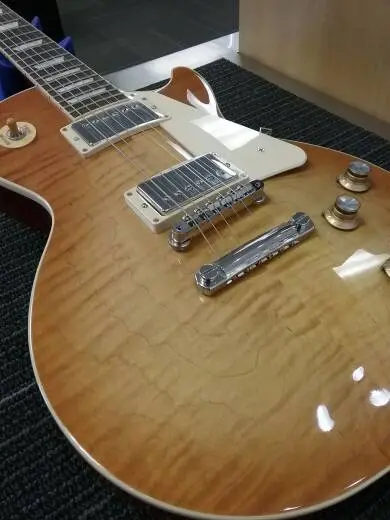 GIBSON LP STANDARD 60S UNBURST W/CS 2