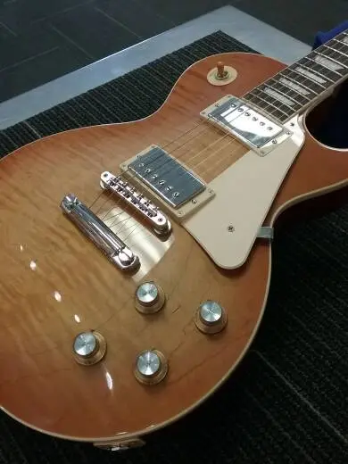 GIBSON LP STANDARD 60S UNBURST W/CS 2