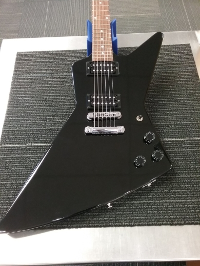 GIBSON 80S EXPLORER EBONY W/CS