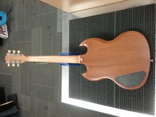 SG TRIBUTE NATURAL WALNUT W/SOFT 8