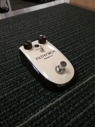 DANELECTRO BILLIONAIRE FILTHY RICH TREMOLO 2
