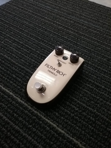 DANELECTRO BILLIONAIRE FILTHY RICH TREMOLO 3