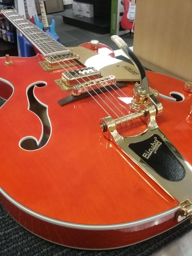 GRETSCH G5422TG EMTC HLW DC ORG 3