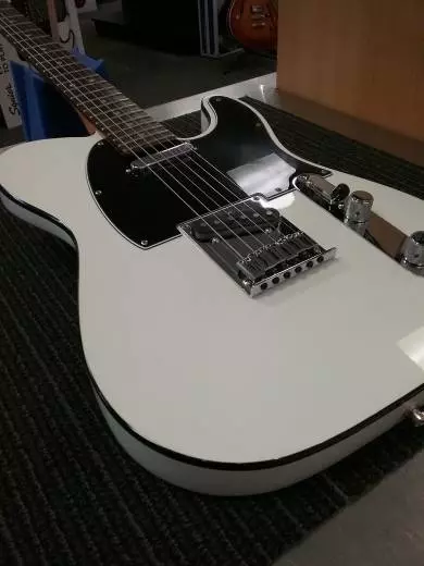 FENDER ULTRA TELE ARCTIC PEARL RW 2