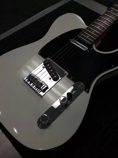 FENDER ULTRA TELE ARCTIC PEARL RW 2