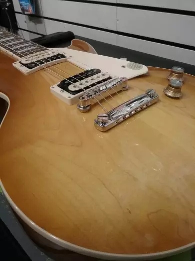 Store Special Product - GIBSON LP CLASSIC HONEYBURST