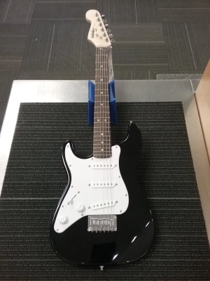 SQUIER MINI STRAT LH BLACK 2