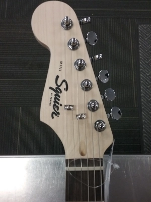 SQUIER MINI STRAT LH BLACK 5