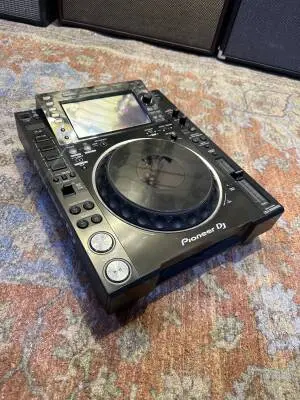 Pioneer - CDJ-2000NXS2 2