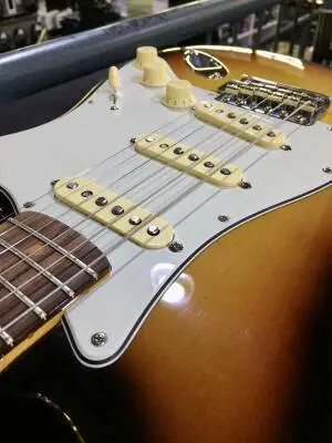 Fender - 011-0250-800 2