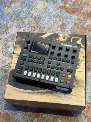 Store Special Product - Elektron - DIGITONE