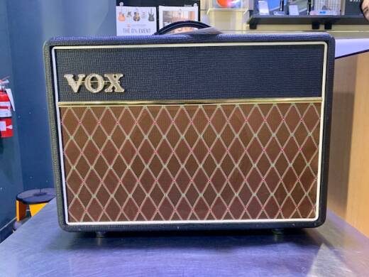 Store Special Product - Vox - AC10C1