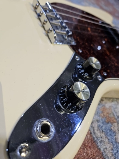Eastwood Warren Ellis Signature Tenor with Pau Ferro Fretboard 3