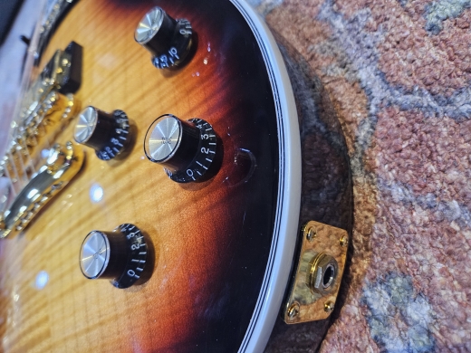 Gibson Les Paul Supreme (Fireburst) 3