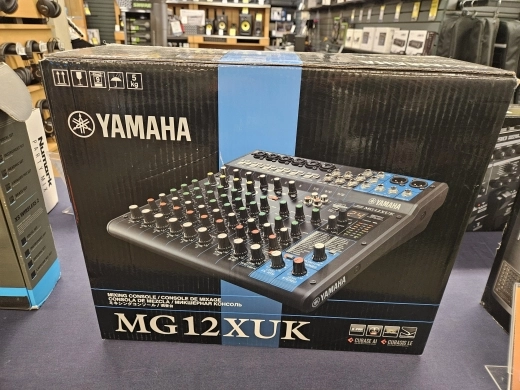 YAMAHA 12CH MIXER 6 MIC/ 12 LINE IN