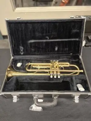 YAMAHA YTR2335 ML BORE TRUMPET 2