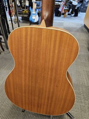 Store Special Product - Larrivee - OM-03
