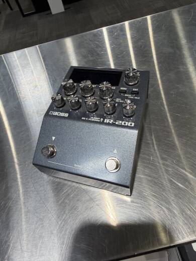 BOSS IR-200 Amp And Cabinet Simulator | Long & McQuade