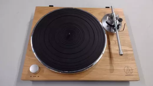 Audio-Technica - Turntable