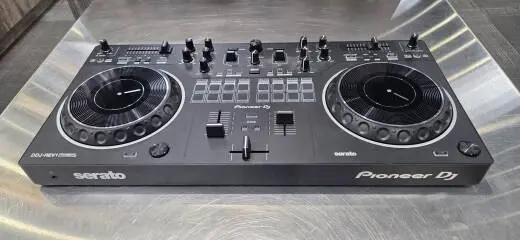 Pioneer DJ - DDJ-REV1 2