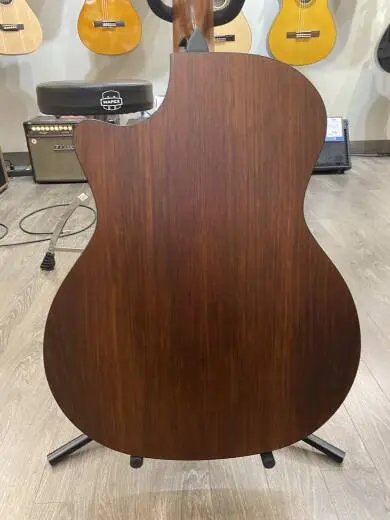 Taylor Guitars - 324CE 2