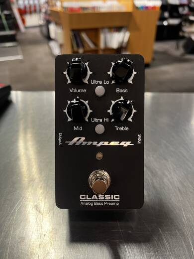 Gear Hunter | AMPEG Classic Analog Bass Preamp