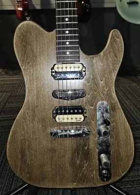 Godin Guitars - G49301 2