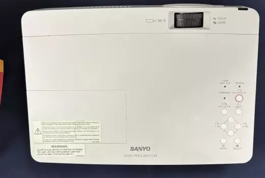 SANYO 3500 LUMEN PROJECTOR, 1024 X 768 XGA 2