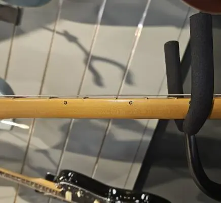 Fender - 011-8242-850 2