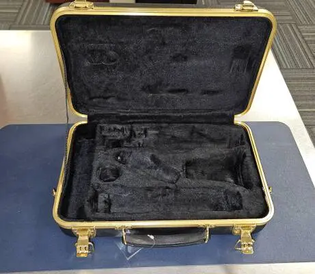 SELMER SOLOIST CLARINET WITH CASE 2