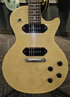 Heritage H137 Artisan Aged-TV Yellow 2