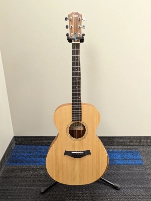 Taylor Guitars - Academy 12e Grand Concert Spruce/Sapele Acoustic w/ES-B - Lefty