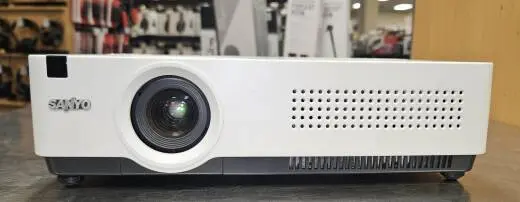 SANYO 3500 LUMEN PROJECTOR, 1024 X 768 XGA