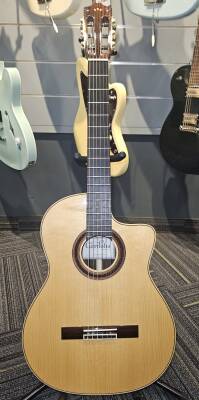 CORDOBA GK STUDIO NEGRA W/PICKUP