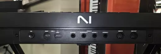 Native Instruments - KONTROL S61 MK3 2