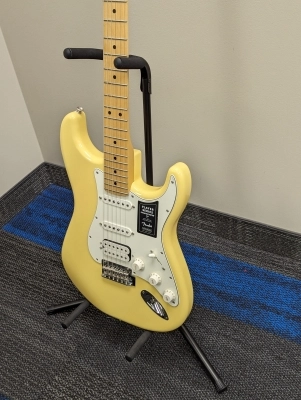 Fender - Player Stratocaster HSS Maple - Buttercream 2