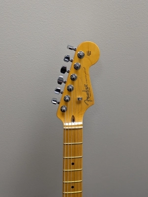 Fender - American Professional II Stratocaster, Maple Fingerboard - Olympic White 5