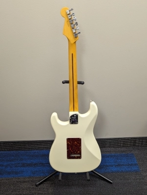 Fender - American Professional II Stratocaster, Maple Fingerboard - Olympic White 2