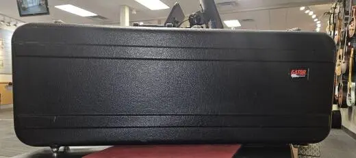 DELUXE MOLDED CASE FOR ELECTRIC GUITARS