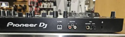 Pioneer DJ - DDJ-REV1 2