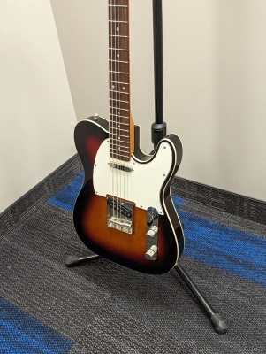 Squier - Classic Vibe Baritone Custom Telecaster - 3 Colour Sunburst 2