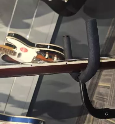 Godin Guitars - G42609 2