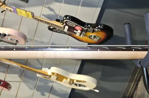 WASHBURN XB-120 BASS GUITAR 2